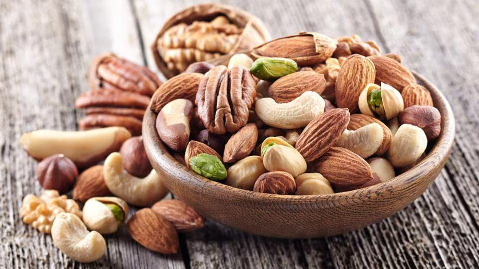 Health Benefits of Almonds & Walnuts